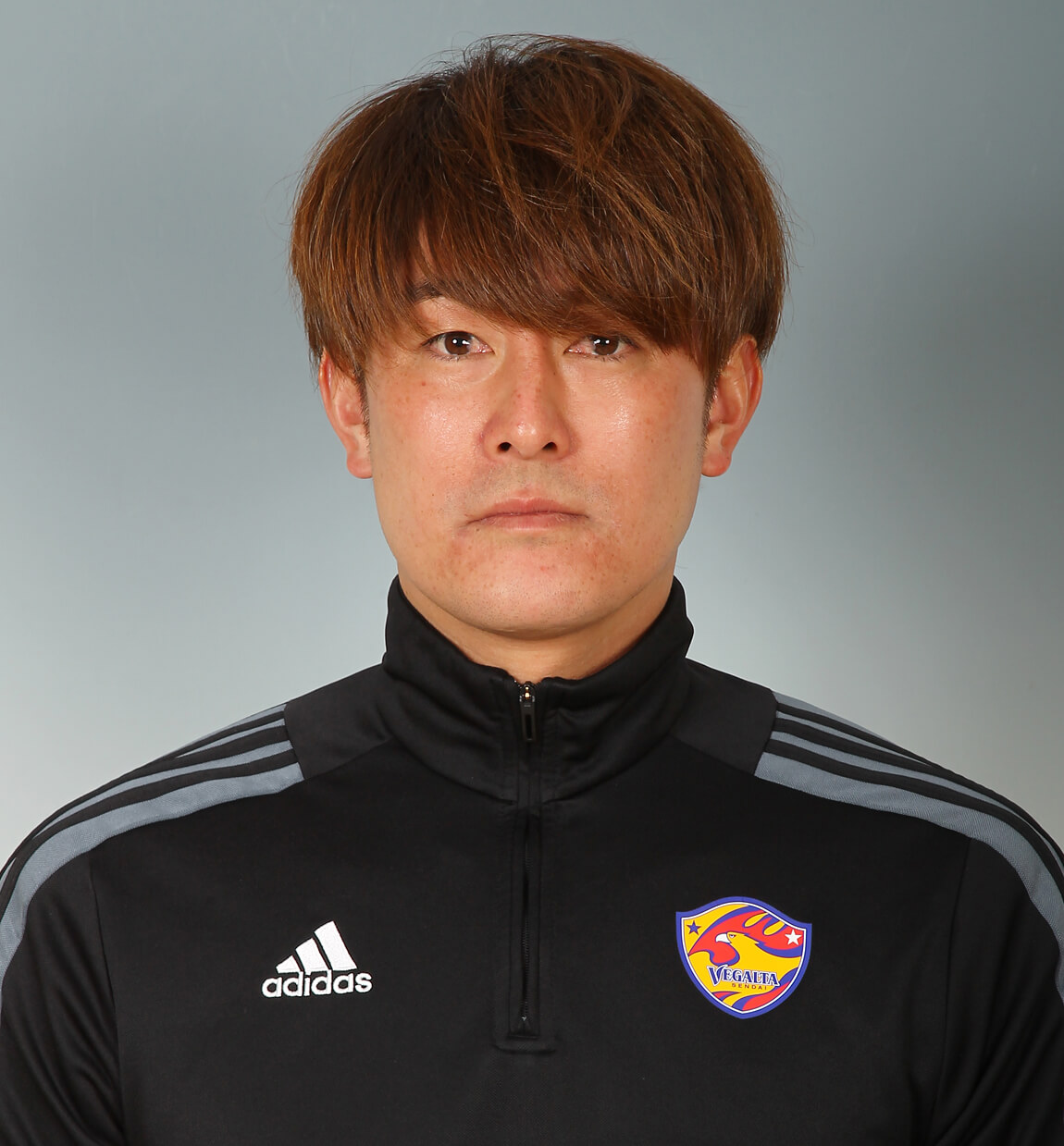 スタッフ顔写真を紹介