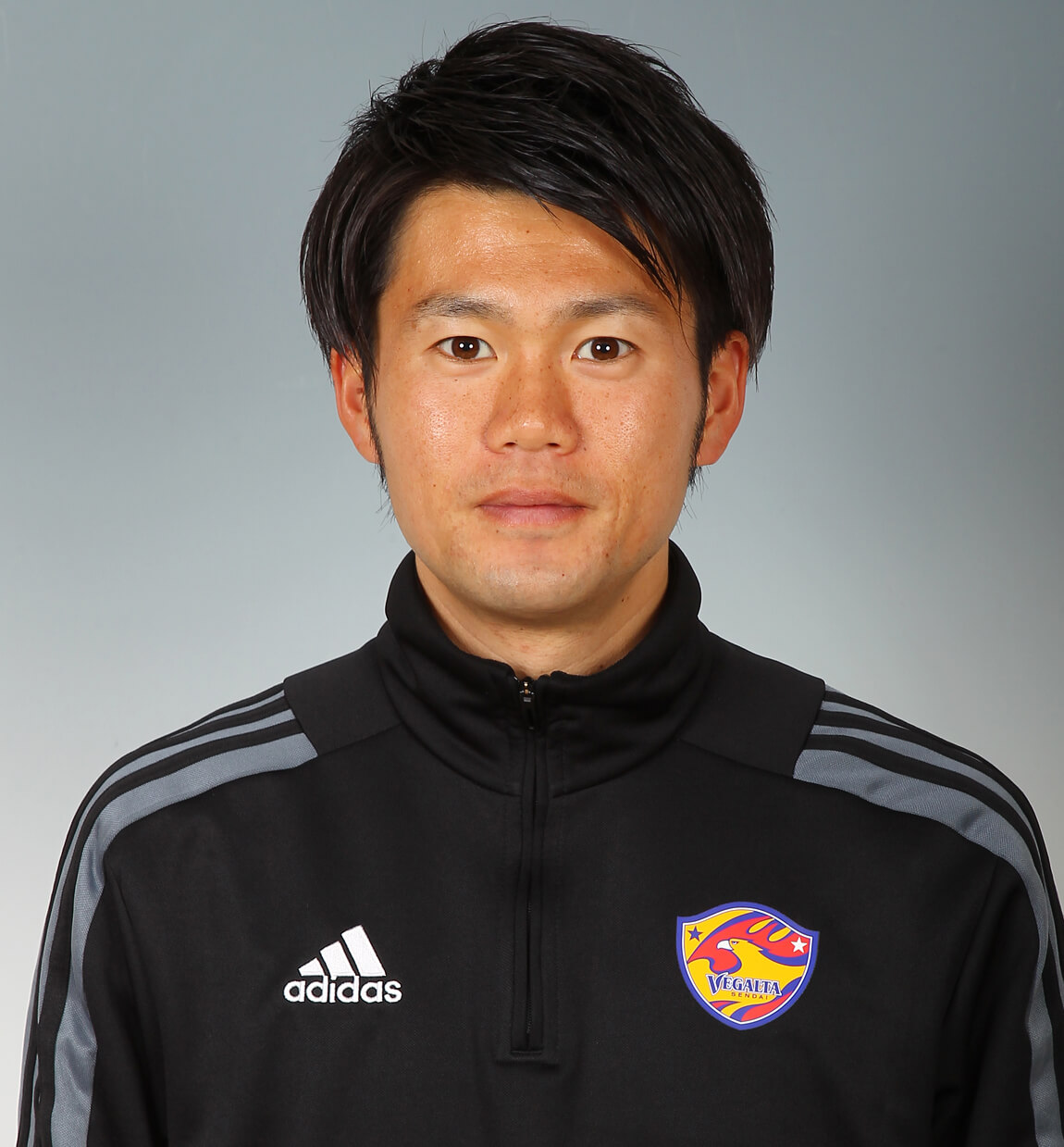 スタッフ顔写真を紹介