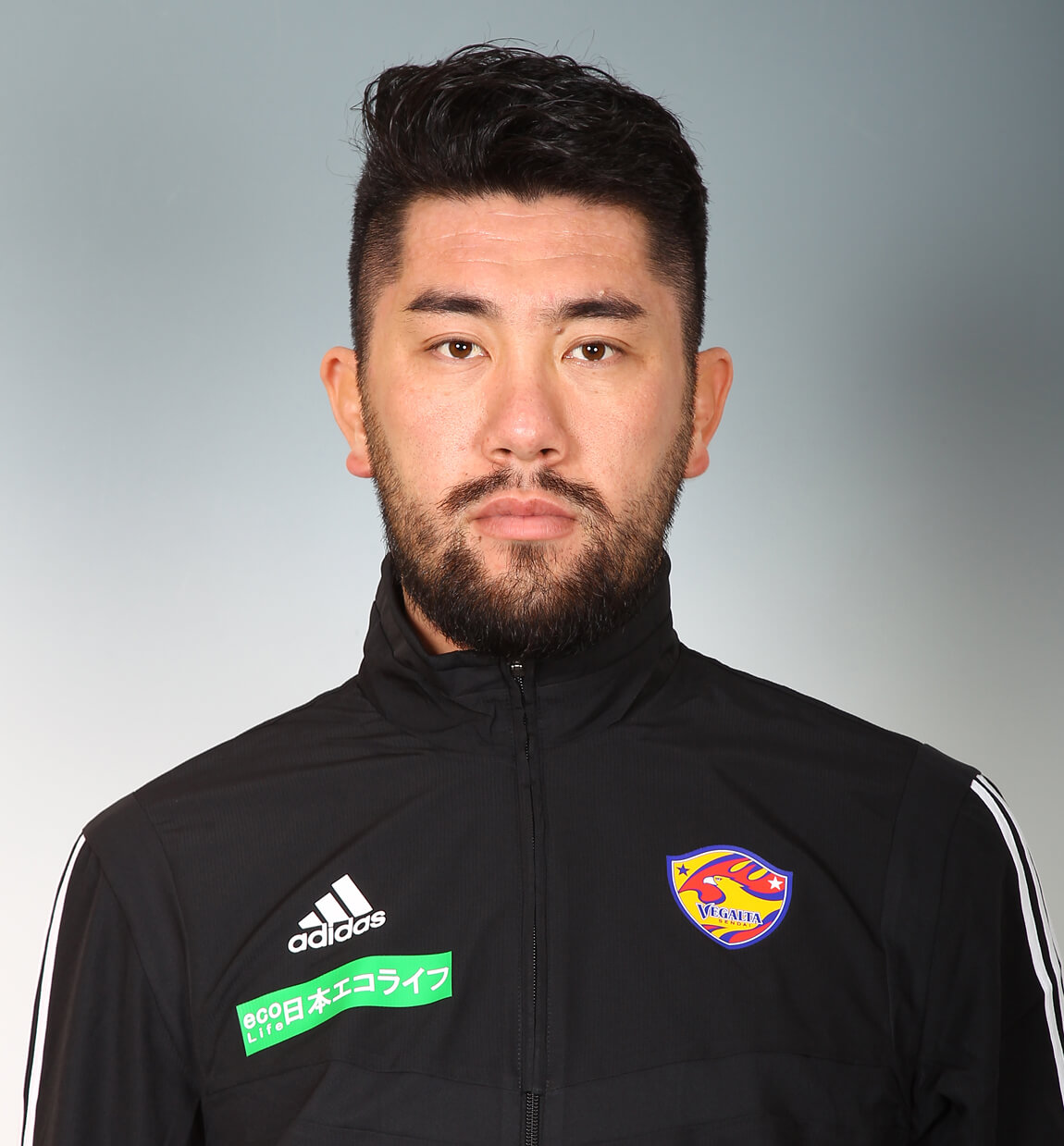 トレーナー 新山 圭祐の写真を紹介