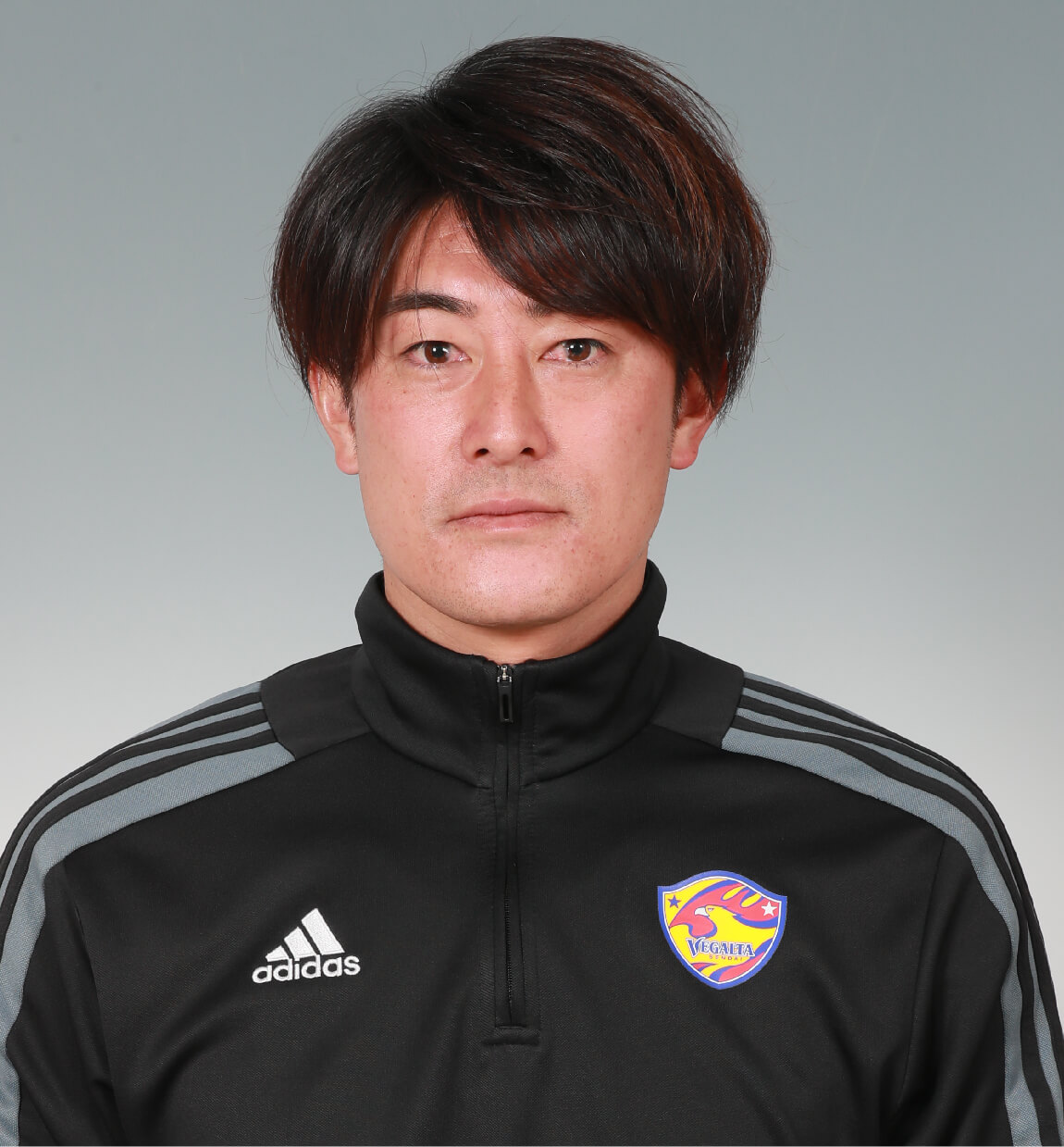 スタッフ顔写真を紹介