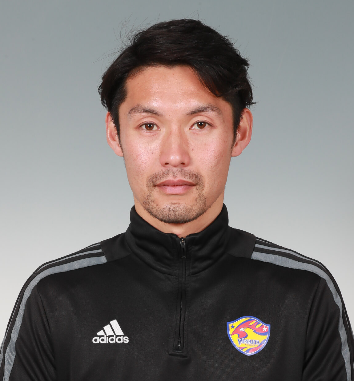 スタッフ顔写真を紹介