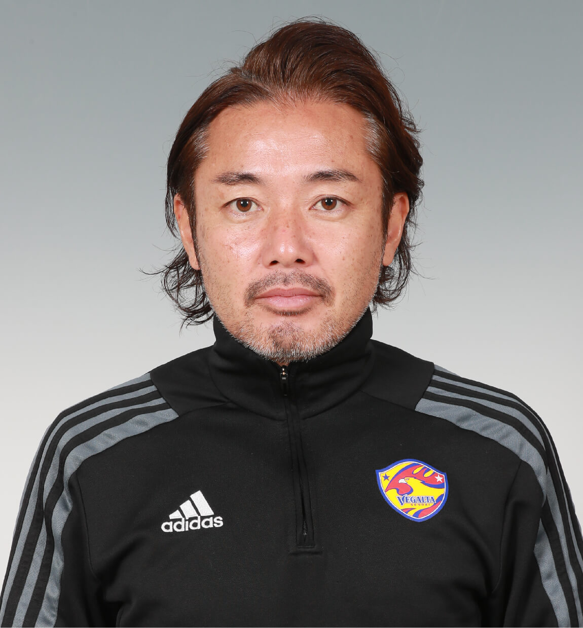 スタッフ顔写真を紹介