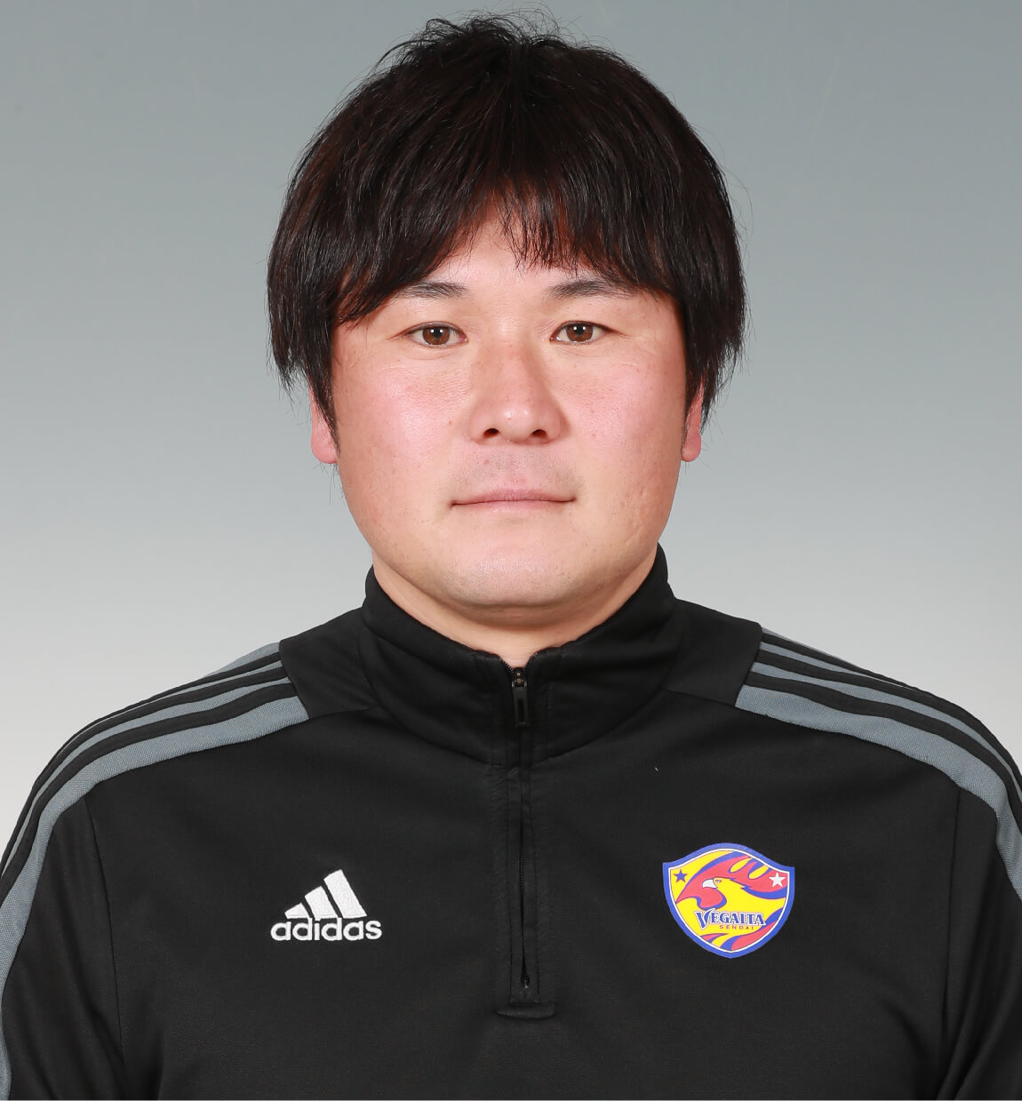 スタッフ顔写真を紹介