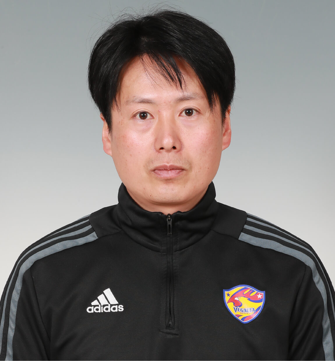 スタッフ顔写真を紹介