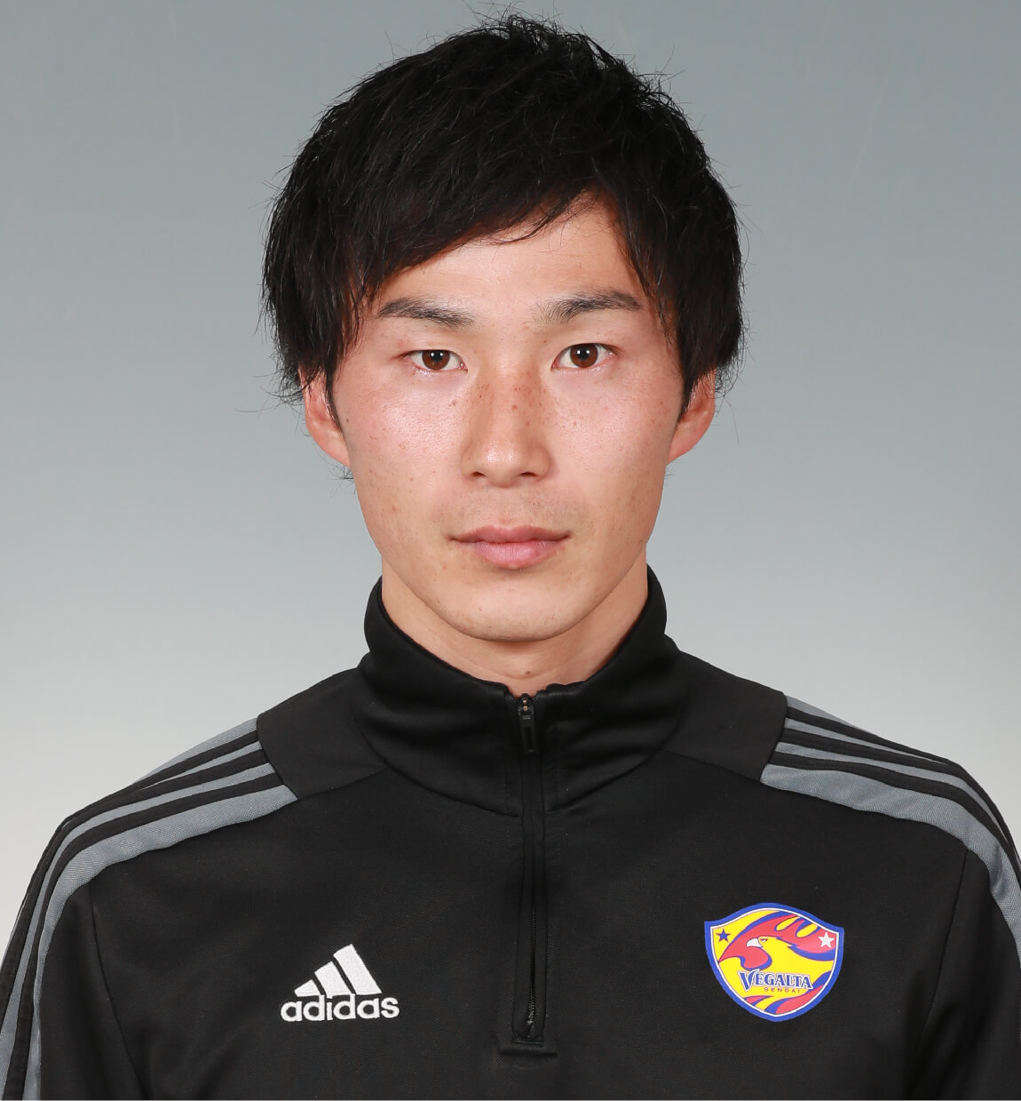 スタッフ顔写真を紹介