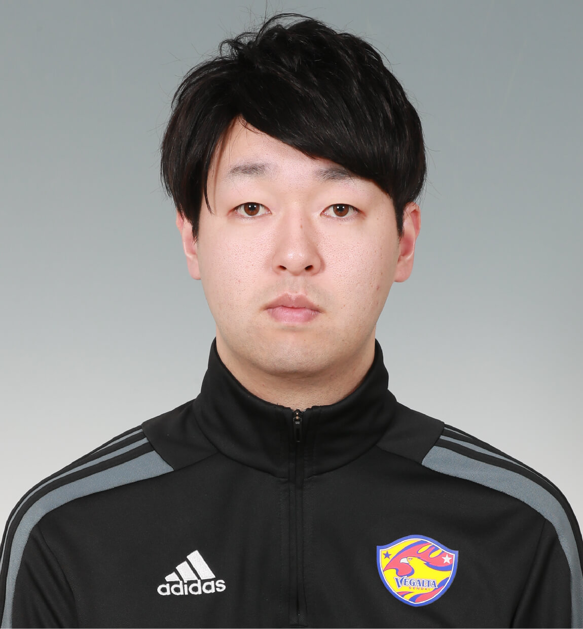 スタッフ顔写真を紹介