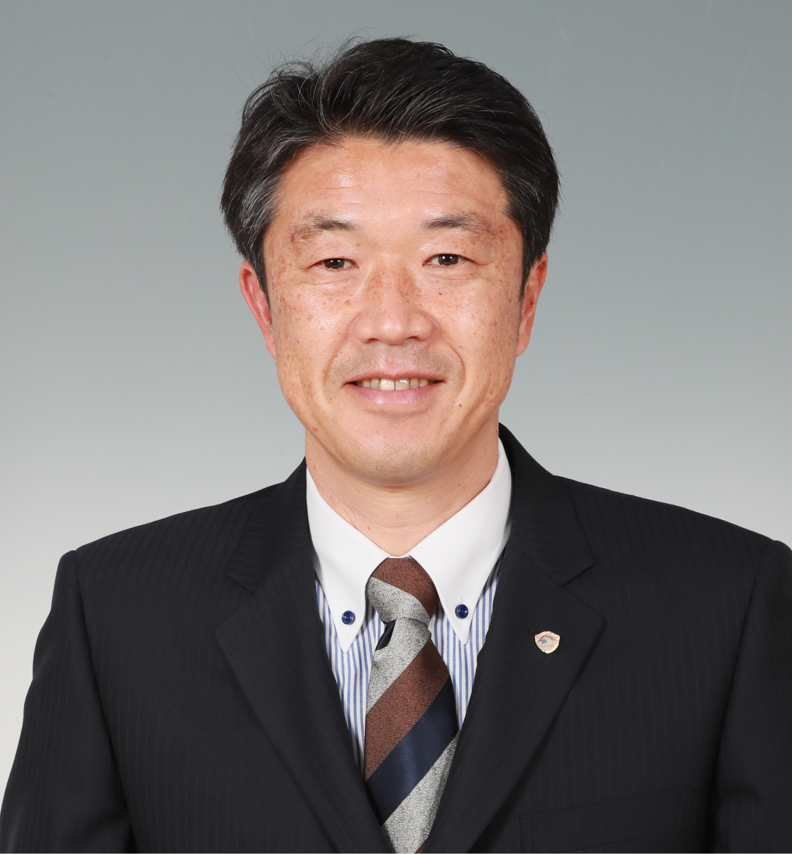 レディース指導者養成担当部長 兼 レディースアカデミーダイレクター 山路 嘉人の写真を紹介