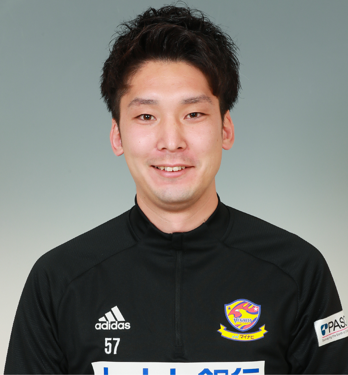 レディースユース監督 小川 翔平の写真を紹介