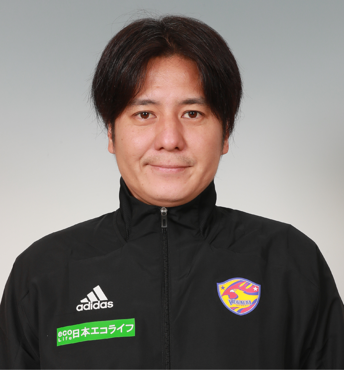 コーチ 吉田 賢太郎の写真を紹介