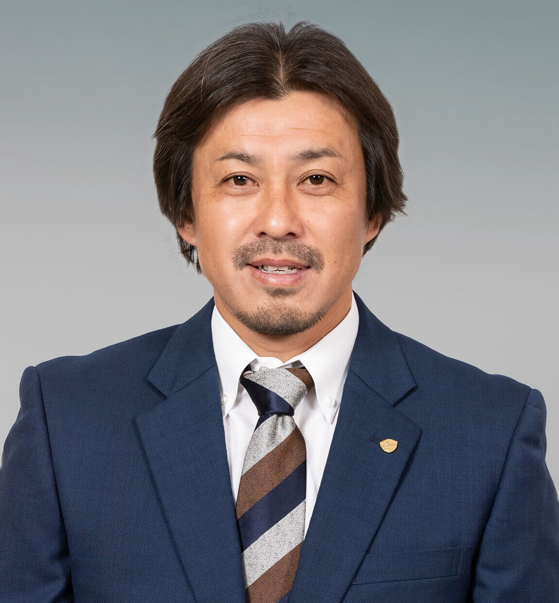 ヘッドコーチ 原崎 政人の写真を紹介