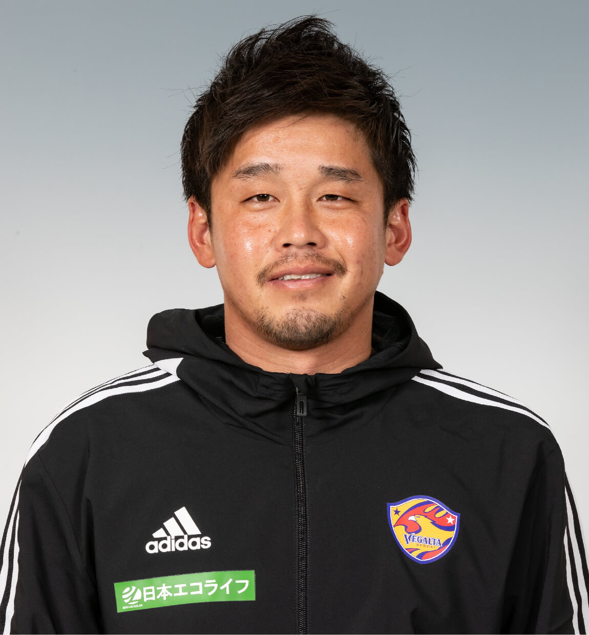 コーチ 貝﨑 佳祐の写真を紹介