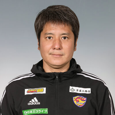 コーチ 吉田 賢太郎の写真を紹介