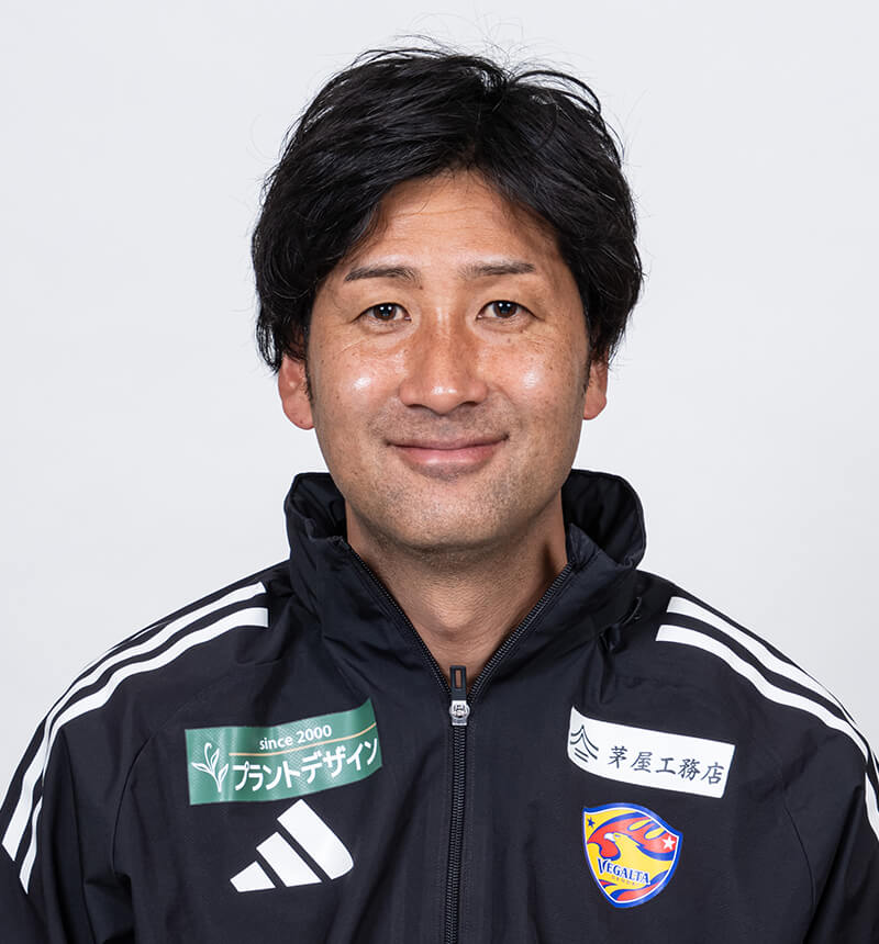 コーチ 西 洋祐の写真を紹介