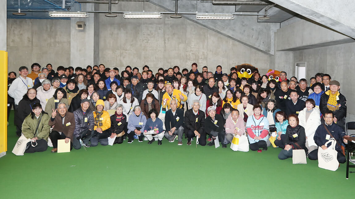 ボランティアスタッフの集合写真を紹介